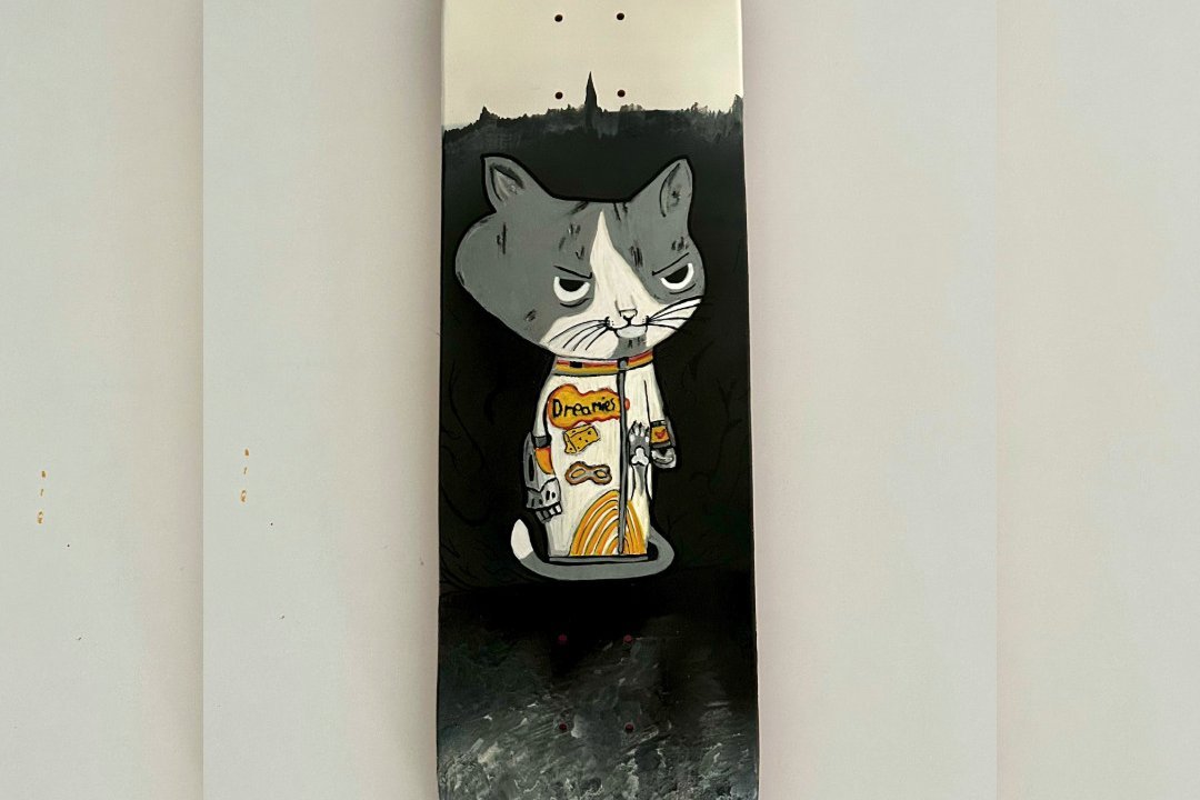 Katze auf Skateboard gemalt