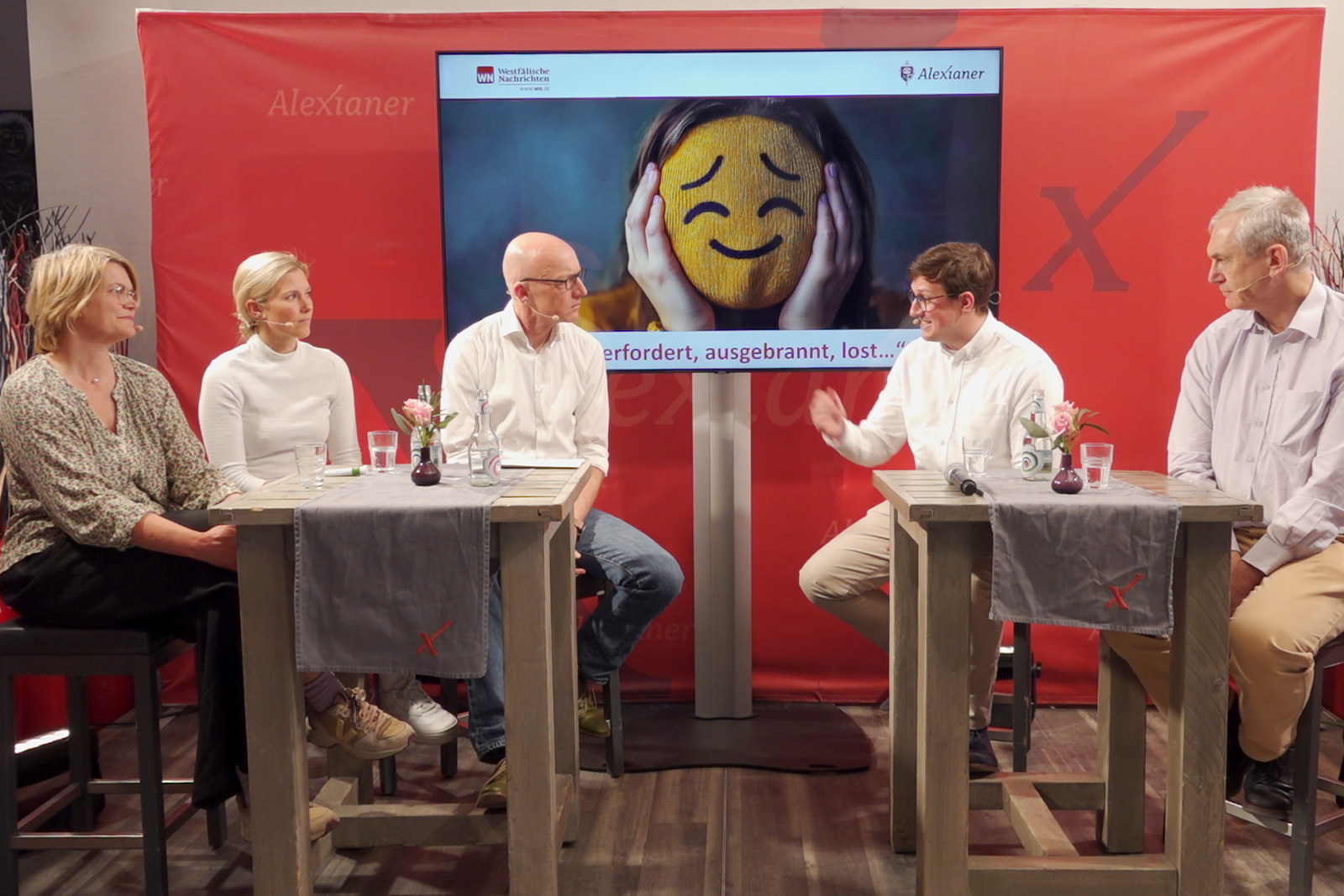 Clara Marchand, Britta Kollecker, Don-Bosco-Klinikchef Dr. Christopher Kirchhoff sowie Schulseelsorger Stephan Orth im Gespräch mit WN-Moderator Stefan Werding